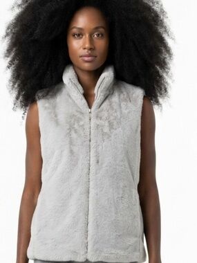 Plush Faux Fur Vest in Light Grey